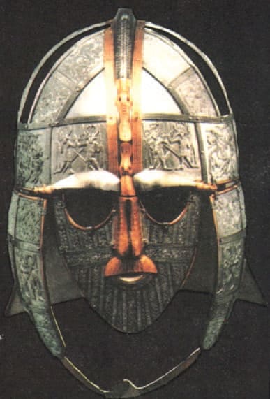 Современная реконструкция шлема из захоронения в Саттон-Ху